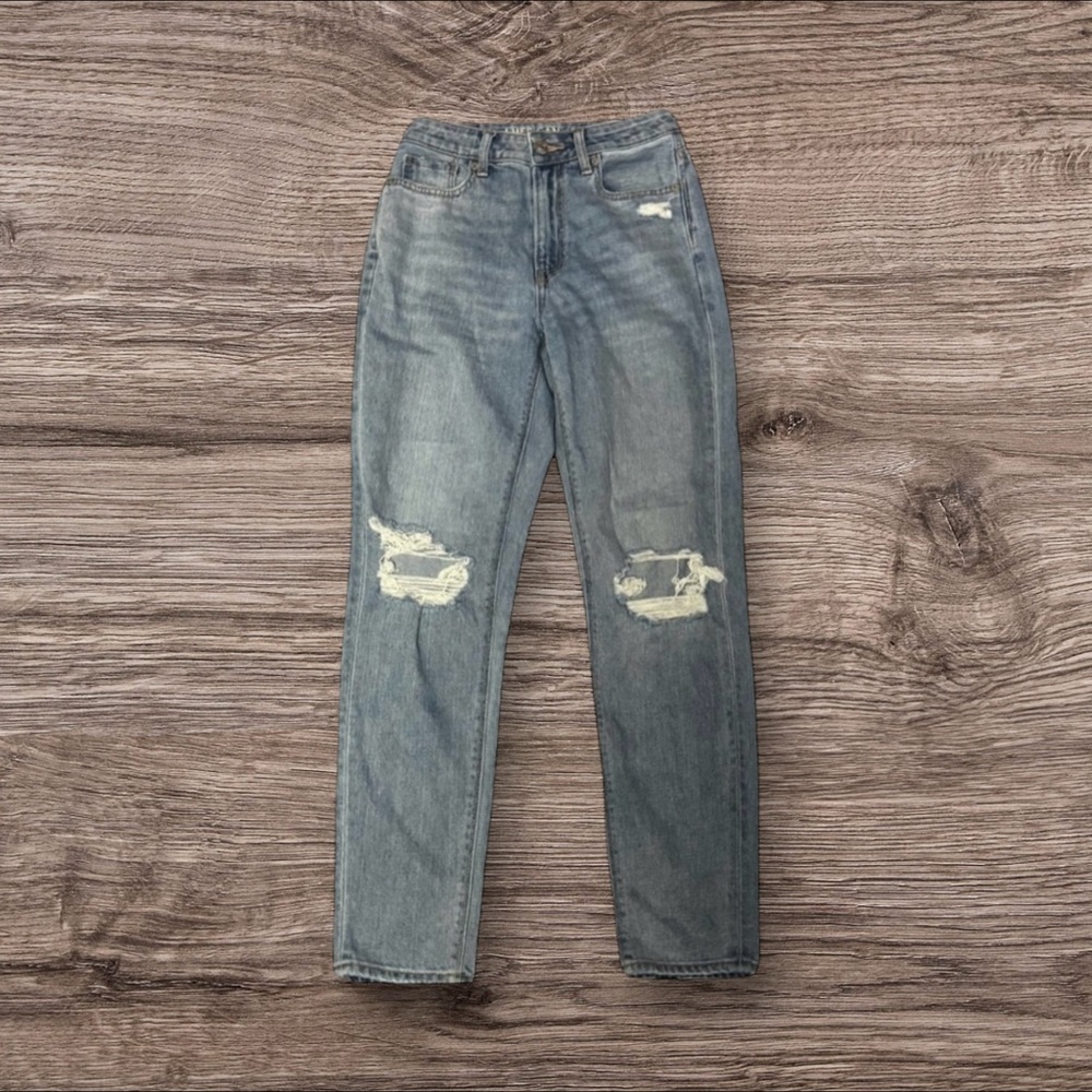 American Eagle Women's High Rise Distressed Blue Jeans “Mom‎ Jeans”